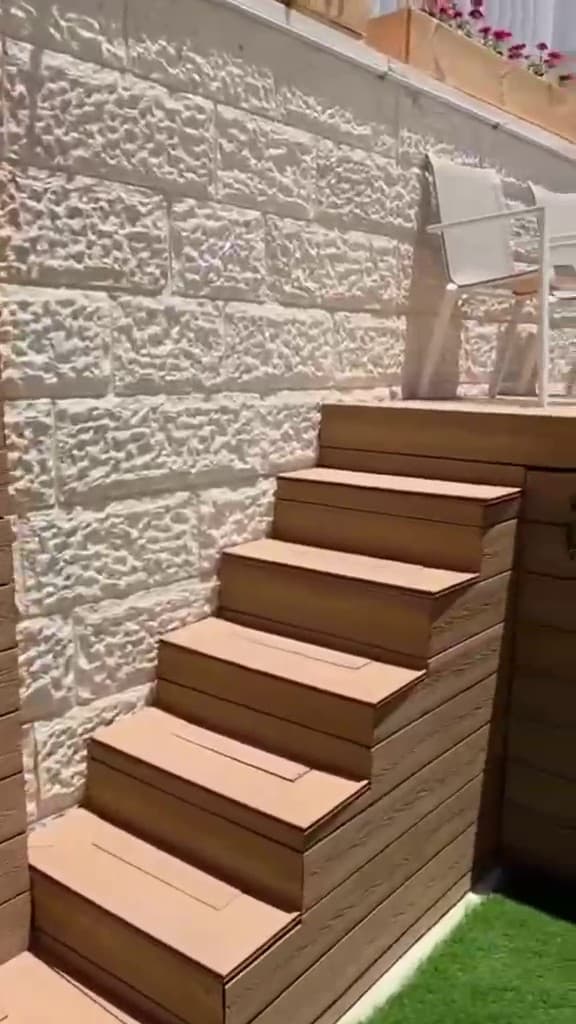 מדרגות דק סינטטי עם אבן ירושלמית